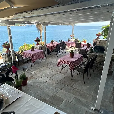 Chrysoula's Guest house 3*