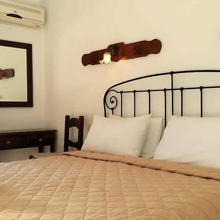 Chrysoula's Guest house 3*